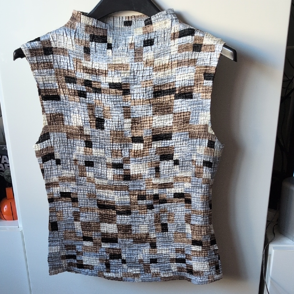 Casual Corner Black, Brown, and Cream Sleeveless Blouse